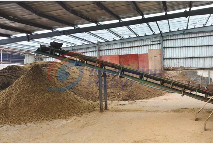 上海某奶牛場(chǎng)牛糞處理1.5m帶式壓濾機(jī)安裝現(xiàn)場(chǎng)