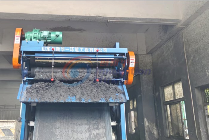 云南煤泥脫水處理項目帶式壓濾機(jī)運(yùn)行現(xiàn)場